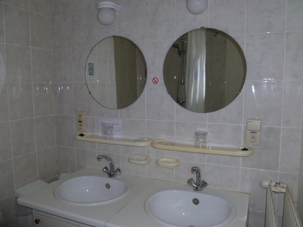 Guest House Adonis Μπριζ Εξωτερικό φωτογραφία